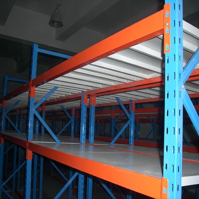 Development Conventional Steel Panel Medium Duty Long Span Rack for Industrial Storage
